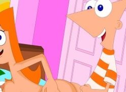 Phineas y Ferb participan en una parodia erótica donde mantienen relaciones íntimas con su hermana