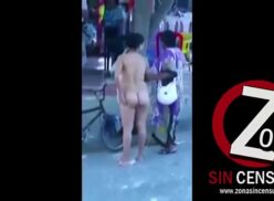 Hombres exitados en la calle