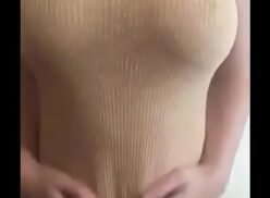 Chicas Enseñan Las Tetas