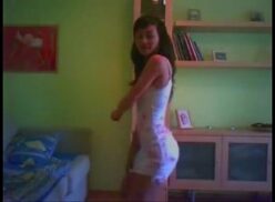 Cubana Bailando Reggaeton