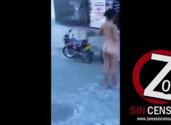 Le Hace Una Paja En La Calle