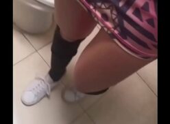 Lesbianas Follando En El Baño