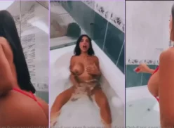 Karina Garcia en una sensual sesión en la bañera