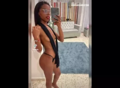 La Maestra Bisexual tiene su propia página en OnlyFans