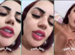 Ayuda a Livia Foxx masturbándose y mojándose toda