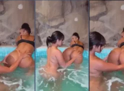 Erika Souza divirtiéndose con el coño de su compañera en el jacuzzi