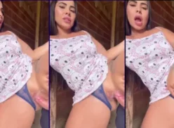 Ester Muniz, la joven gata cuyo delicioso coño está cubierto de leche