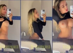 Jessica Pacheco, la rubia, montando espectáculo en el baño con los pechos y el coño al descubierto en el espejo