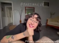 Martina Olvr está de humor, asegurando privacidad y provocando a su cachonda pareja