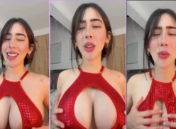 ¡Modelo de Onlyfans mostrando sus grandes tetas