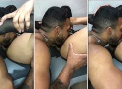 Renildo Lima dándole un caliente sexo oral a una excitada chica