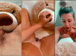 Vanessa Vailatti luce espectacular, sin ropa, divirtiéndose con un peluche en la cama