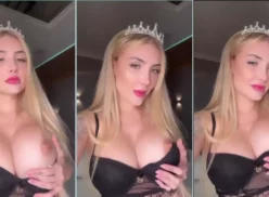 Aline faria tocándose excitada sus grandes tetas y mostrando su coño