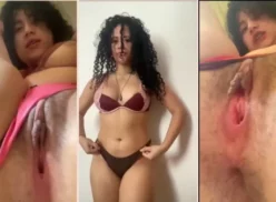 La rizada yasmin massu mostrando su coño mojado y su delicioso culo