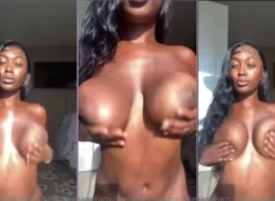 Nene Banks luciendo sus grandes tetas naturales sin ropa y apretándolas