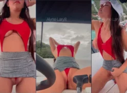 Alyne Lary, famosa de OnlyFans, luce sensual con bikini cortado entre las piernas