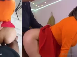 Lela Sohna luciendo el disfraz de Velma en un sexo muy caliente