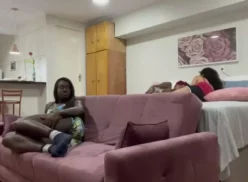 Teniendo sexo con su cuñada negra mientras su esposa dormía la siesta