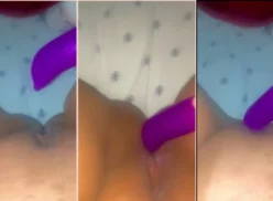 Cléo Silva, reina de OnlyFans, masturbándose con un vibrador en el coño