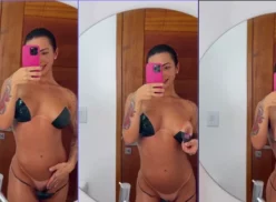 Karol Rosalin, famosa integrante de OnlyFans, hace un video de Privacy quitándose un bikini de listón frente al espejo. ¡Ella es genial