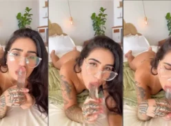 Leticia Cerote disfrutando de un consolador en onlyfans