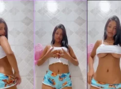 Eduarda Lima, vecina de la favela, se desnuda y muestra sus deliciosos y apetecibles pechos grandes