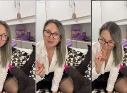 La docente Carla realizando sexo oral a un juguete erótico con semblante sensual