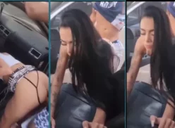 Amateur traviesa sin ropa divirtiéndose con el chico en el coche