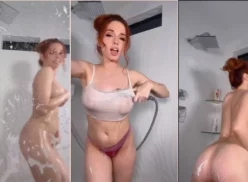 Amouranth se Desnuda Tomando una Ducha