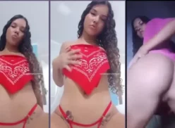 Deusaxx aparecía sin ropa y muy caliente en un vídeo que se filtró en internet, la traviesa masturbándose con la suave pepeka