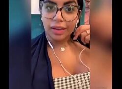 Mujeres enseñando las tetas y el culo