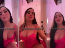 Victoria Matosa enseña las bragas al quitarse el camisón y muestra su coño de forma sensual