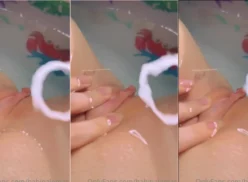 Babi Palomas se divierte en la bañera en un vídeo porno brasileño explorando su sensualidad