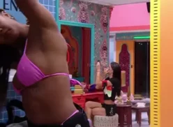 La participante de BBB25, Aline Patriarca, presume sus tetas mientras se cambia de bikini