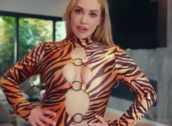 Se filtra video de Mia Malkova desnuda probando outfit de cosplay en OnlyFans