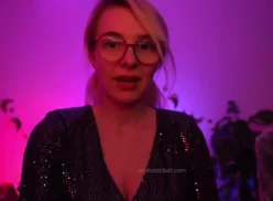 Soph Stardust ha filtrado un vídeo ASMR de Nochevieja